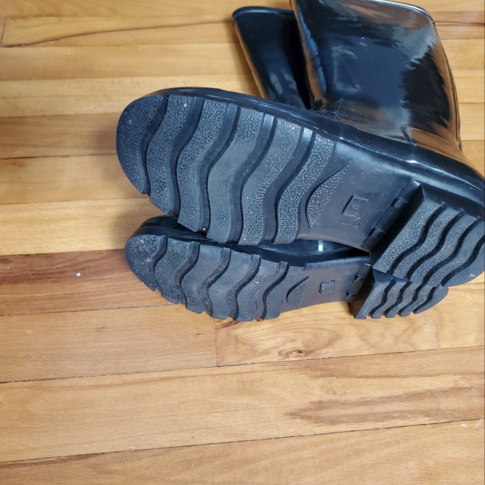 Target Rubber Rain Boots, Size 8 (Fits 8, 8.5, 9) - Picture 4 of 9